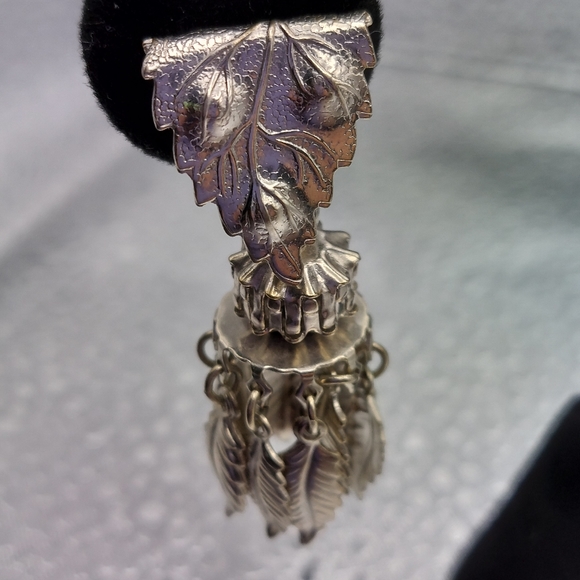 Vintage Leaves Dangle Earrings. Unique & Attractive. VGC. - Picture 8 of 11